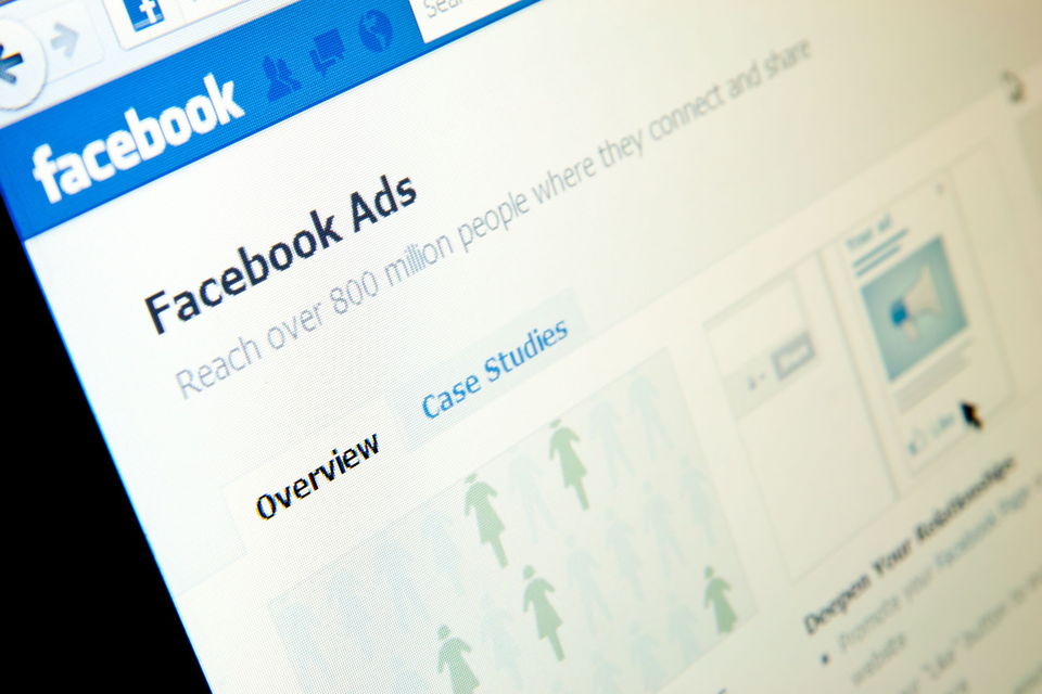 用Facebook廣告追求銷售，再從分眾粉絲團經營追求互動。
